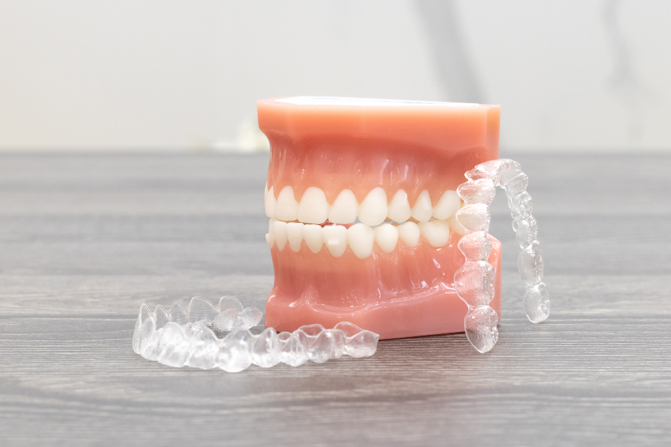 dentadura con ortodoncia invisible