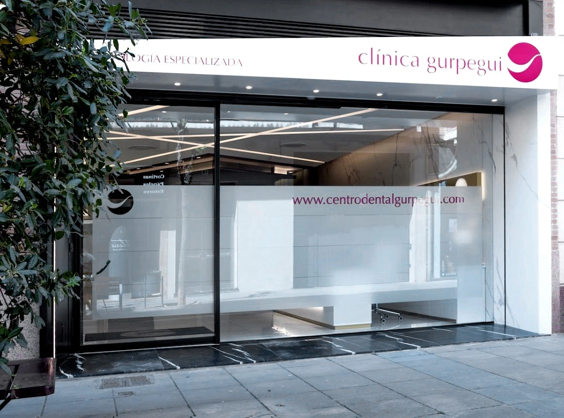 Fachada de la Clínica Dental Gurpegui en Logroño Centro