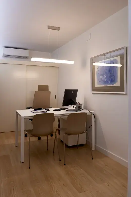 Despacho de consulta en la clínica dental Gurpegui de Santo Domingo de la Calzada