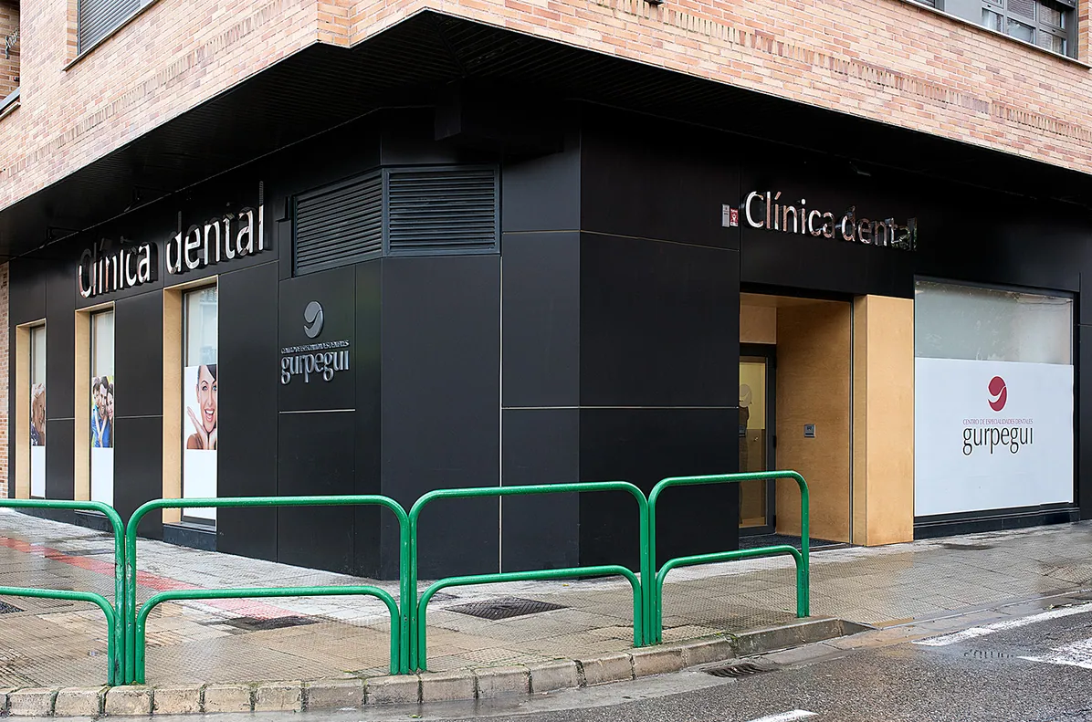 Fachada de la Clínica Dental Gurpegui en Santo Domingo de la Calzada