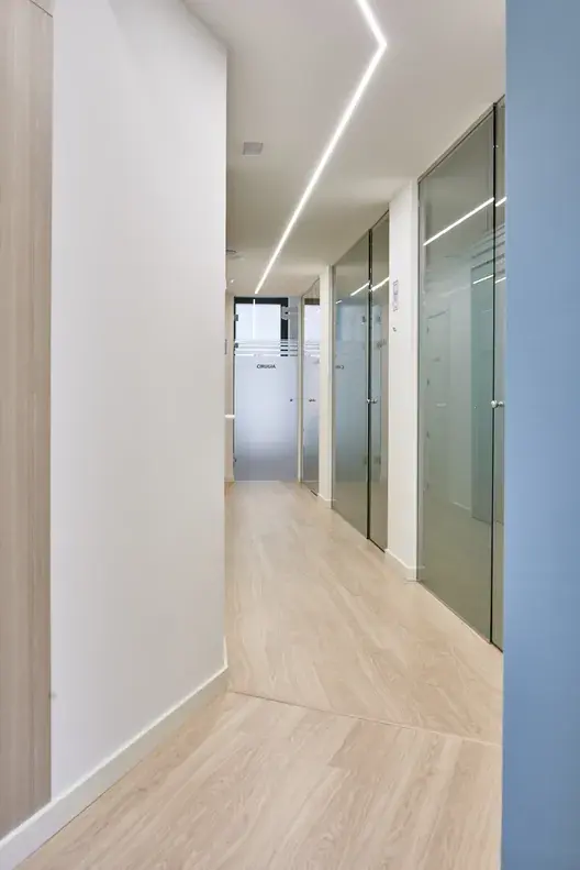 Pasillo de la clínica dental Gurpegui de Nájera