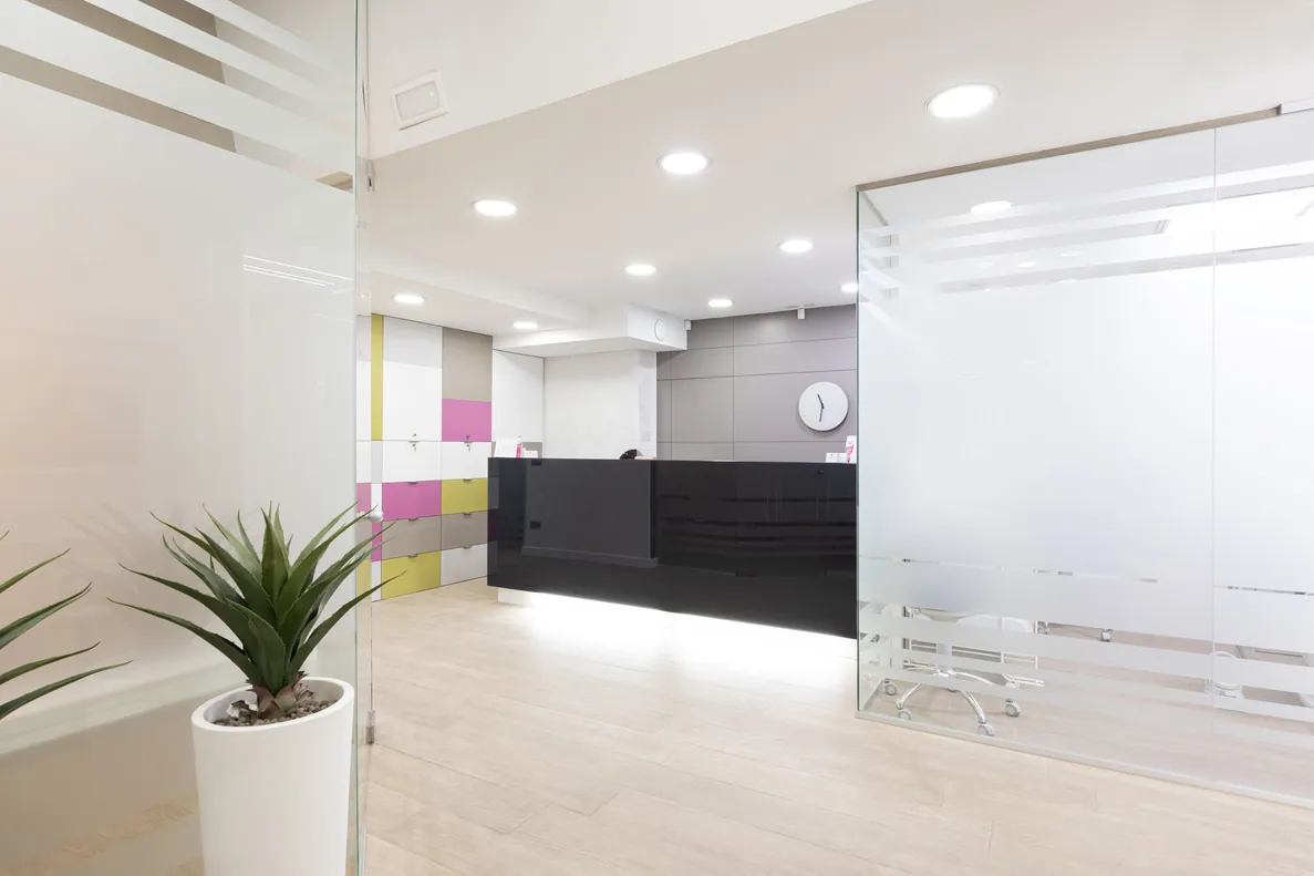 Recepción de la clínica dental Gurpegui de San Adrián
